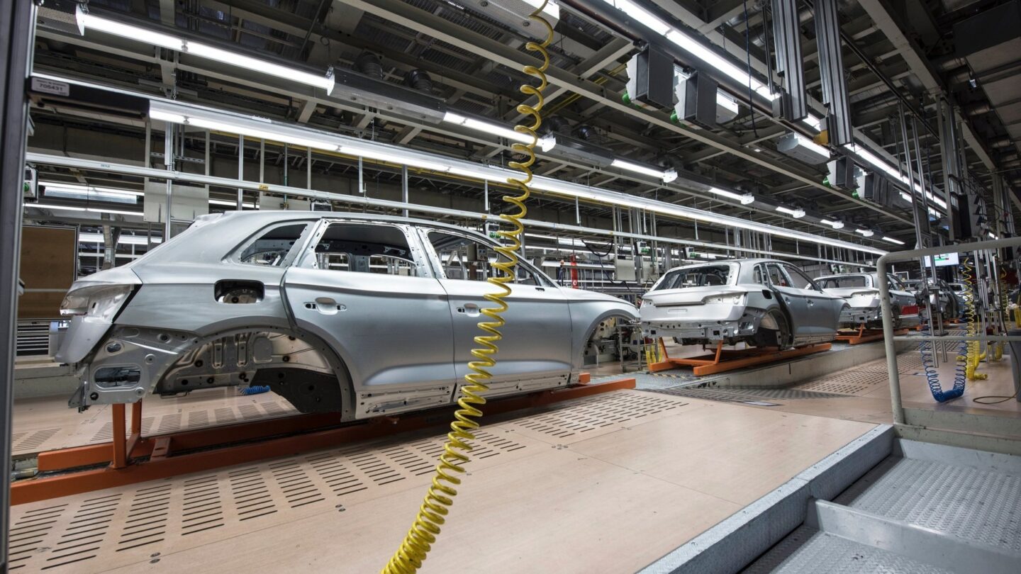 Cómo abrir una fábrica de automóviles en la India